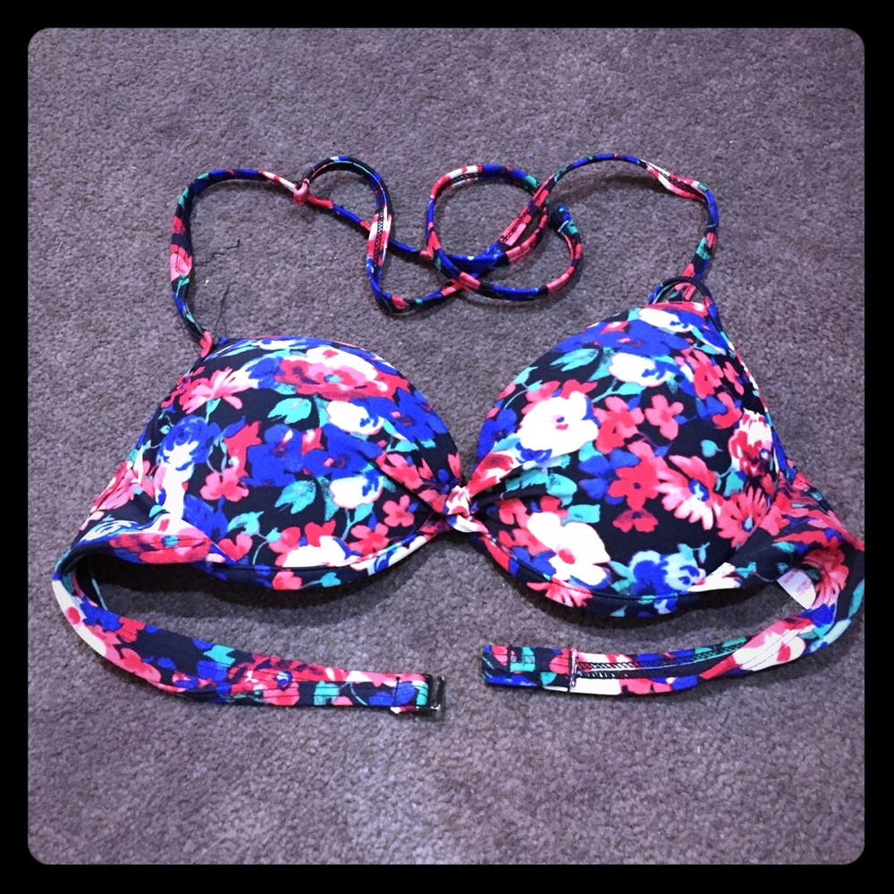 NWOT Xhilaration Floral Bikini Top